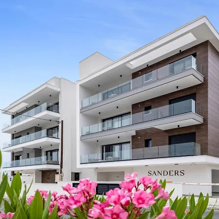 Sanders Elgio Apartmán *