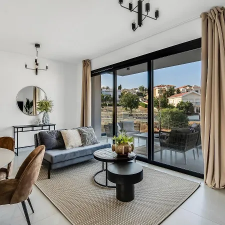 Sanders Elgio * Limassol